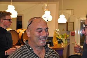 2019-15-15-(00h26)-dsc-1058-(mama-razzi).jpg 2019-15-15-(00h26)-dsc-1058-(mama-razzi).jpg
