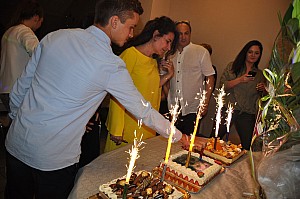 2019-15-15-(00h27)-dsc-1066-(mama-razzi).jpg 2019-15-15-(00h27)-dsc-1066-(mama-razzi).jpg