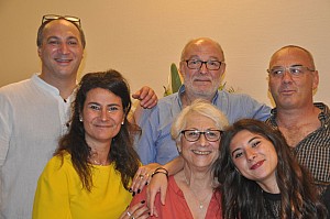2019-15-15-(00h52)-dsc-1118-(mama-razzi).jpg 2019-15-15-(00h52)-dsc-1118-(mama-razzi).jpg