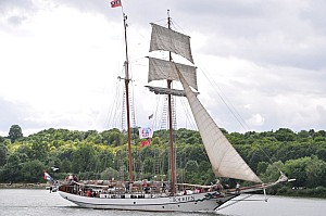 2019-06-16-(15h28)-armada-(mama-razzi)-0218.jpg 2019-06-16-(15h28)-armada-(mama-razzi)-0218.jpg