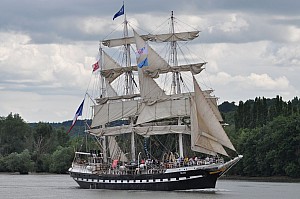 2019-06-16-(15h54)-armada-(mama-razzi)-0282.jpg 2019-06-16-(15h54)-armada-(mama-razzi)-0282.jpg