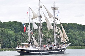 2019-06-16-(15h56)-armada-(mama-razzi)-0295.jpg 2019-06-16-(15h56)-armada-(mama-razzi)-0295.jpg