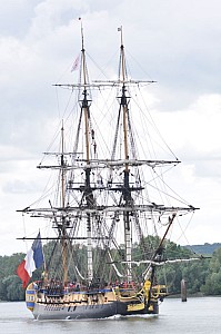 2019-06-16-(15h58)-armada-(mama-razzi)-0311.jpg 2019-06-16-(15h58)-armada-(mama-razzi)-0311.jpg
