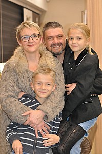 2019-11-09-(19h02)-dsc-0532-(mama-razzi).jpg 2019-11-09-(19h02)-dsc-0532-(mama-razzi).jpg