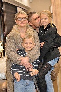 2019-11-09-(19h02)-dsc-0534-(mama-razzi).jpg 2019-11-09-(19h02)-dsc-0534-(mama-razzi).jpg
