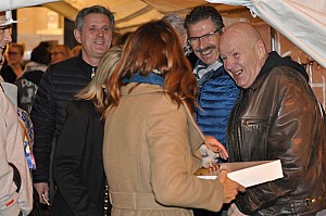 2019-11-09-(19h11)-dsc-0582-(mama-razzi).jpg 2019-11-09-(19h11)-dsc-0582-(mama-razzi).jpg