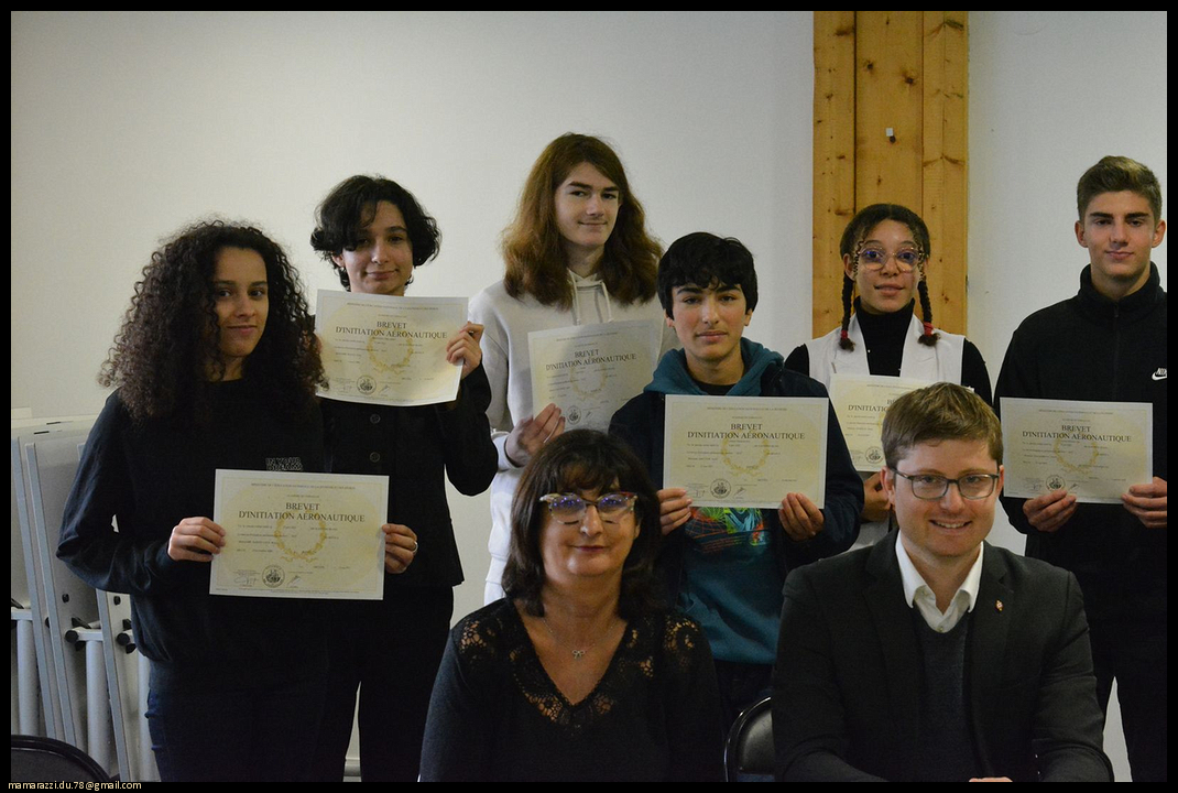 2022-11-19-(15h10m42s)-dsc_0105-mama-razzi-encadre.jpg