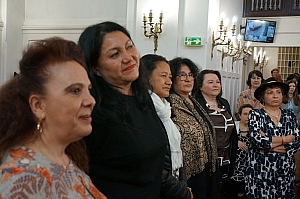 06-2023-03-12-(11h54m)-dsc02257-sony-mama-razzi.jpg