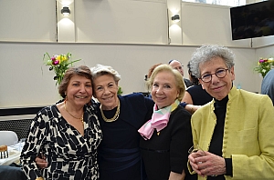 08-2023-03-12-(13h22m)-dsc_0105-mama-razzi.jpg