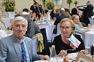 11-2023-03-12-(14h28m)-dsc_0383-mama-razzi.jpg