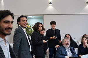 12-2023-03-12-(15h16m)-dsc02490-sony-mama-razzi.jpg