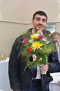15-2023-03-12-(16h52m)-dsc_0218-mama-razzi.jpg