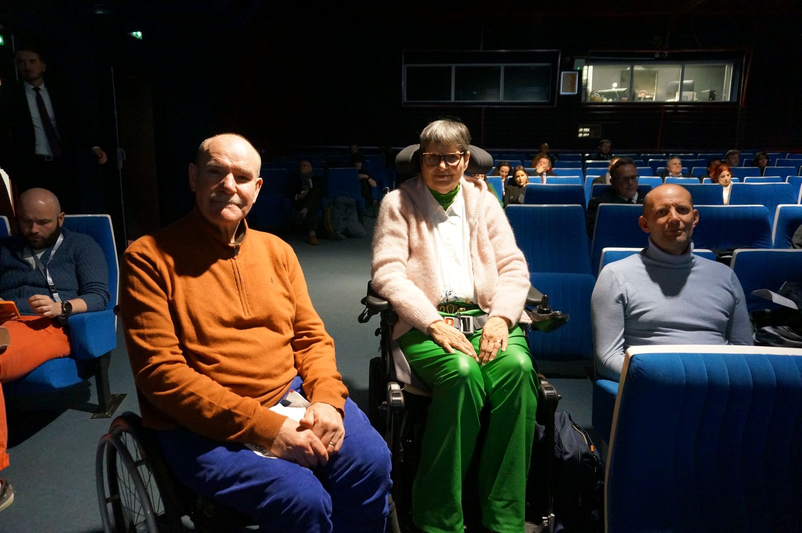 2023-03-17-(20h40m)-dsc02756-sony-mama-razzi.jpg
