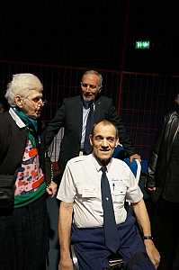 2023-03-17-(19h16m)-dsc02672-sony-mama-razzi.jpg 2023-03-17-(19h16m)-dsc02672-sony-mama-razzi.jpg