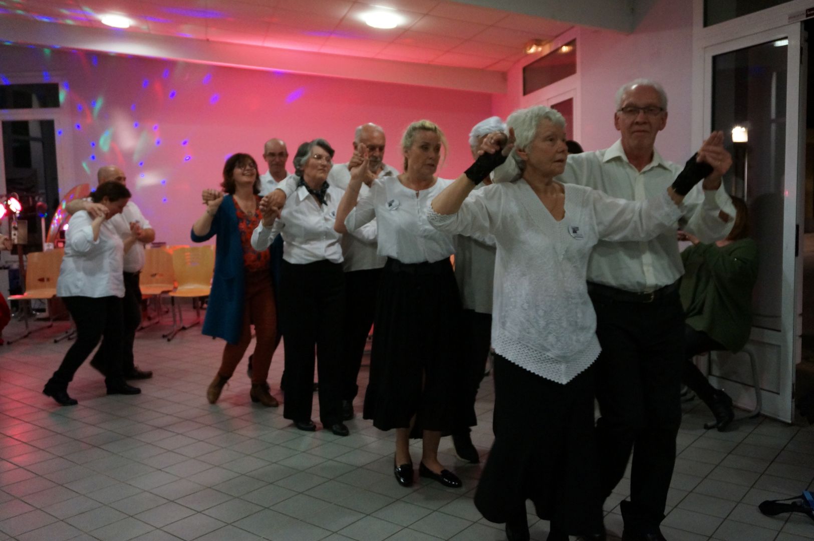 2023-04-21-(21h49m)-dsc03385-mama-razzi.jpg