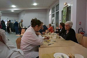 2023-04-21-(20h46m)-dsc03220-mama-razzi.jpg 2023-04-21-(20h46m)-dsc03220-mama-razzi.jpg