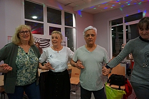 2023-04-21-(21h42m)-dsc03345-mama-razzi.jpg 2023-04-21-(21h42m)-dsc03345-mama-razzi.jpg