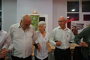 2023-04-21-(21h42m)-dsc03346-mama-razzi.jpg 2023-04-21-(21h42m)-dsc03346-mama-razzi.jpg