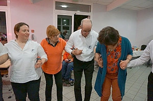 2023-04-21-(21h44m)-dsc03364-mama-razzi.jpg 2023-04-21-(21h44m)-dsc03364-mama-razzi.jpg
