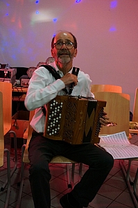 2023-04-21-(21h52m)-dsc03404-mama-razzi.jpg 2023-04-21-(21h52m)-dsc03404-mama-razzi.jpg
