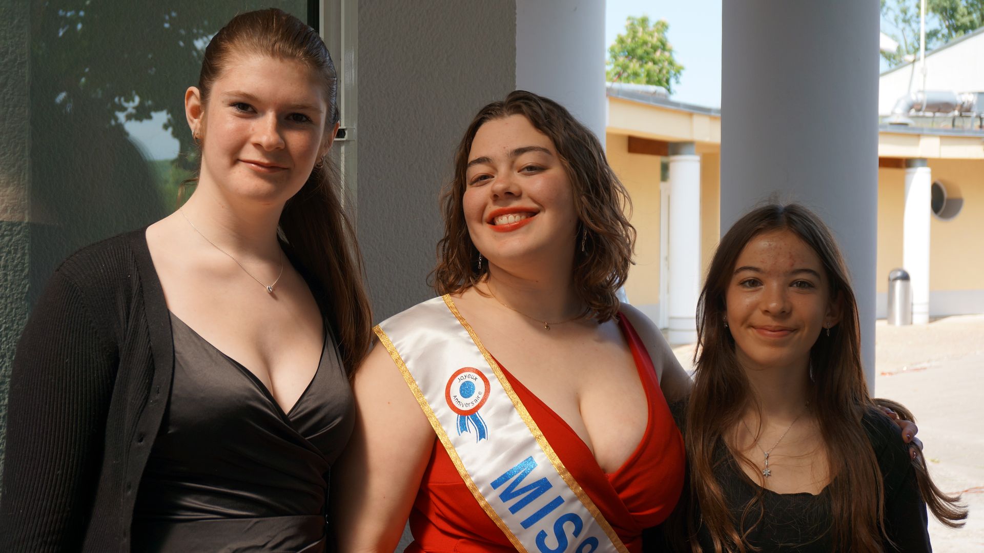 2023-05-18-(15h25m)-dsc04117-mama-razzi.jpg