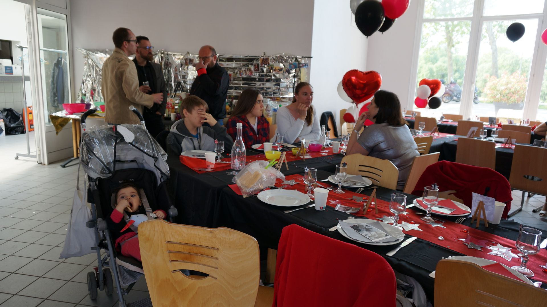 2023-05-18-(15h36m)-dsc04144-mama-razzi.jpg