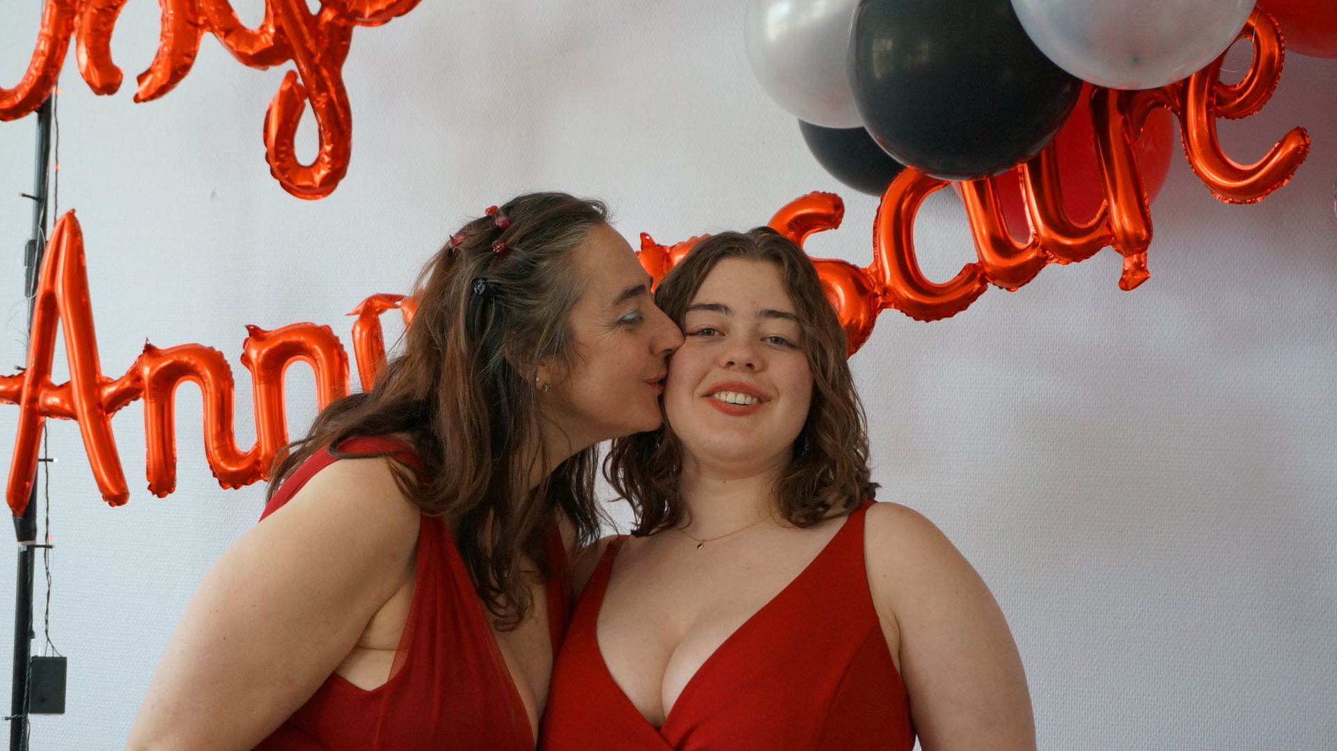 2023-05-18-(15h45m)-dsc04153-mama-razzi.jpg