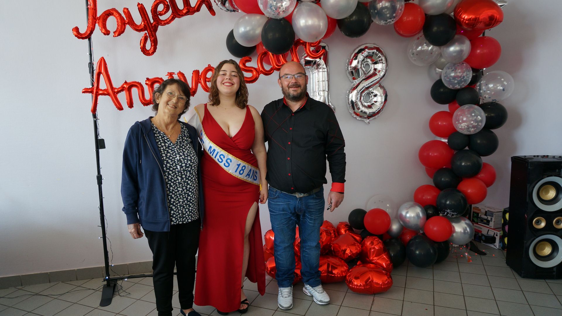 2023-05-18-(15h48m)-dsc04164-mama-razzi.jpg