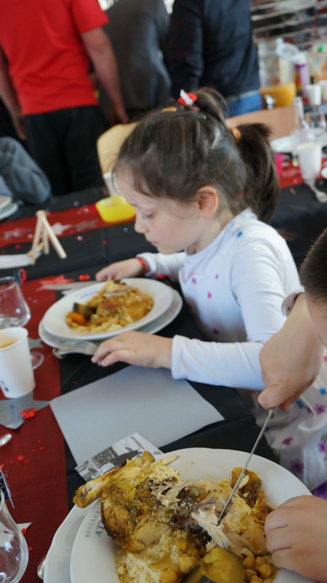 2023-05-18-(15h49m)-dsc04172-mama-razzi.jpg
