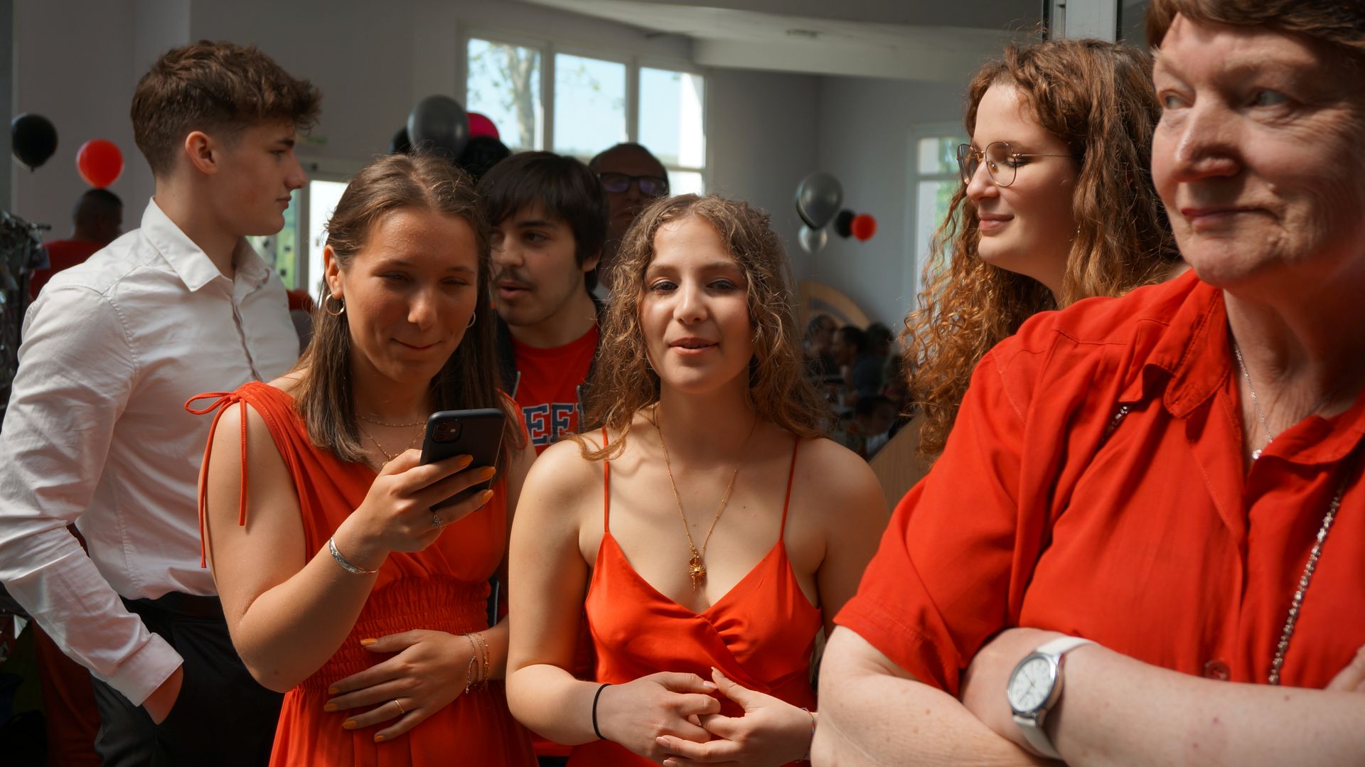 2023-05-18-(16h00m)-dsc04221-mama-razzi.jpg