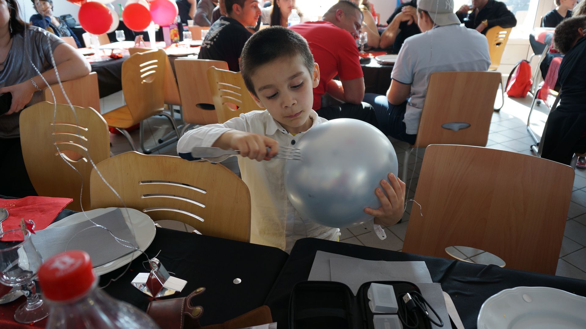 2023-05-18-(18h16m)-dsc04374-mama-razzi.jpg