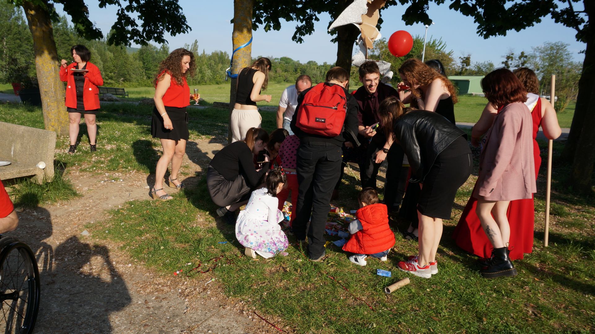 2023-05-18-(18h53m)-dsc04425-mama-razzi.jpg