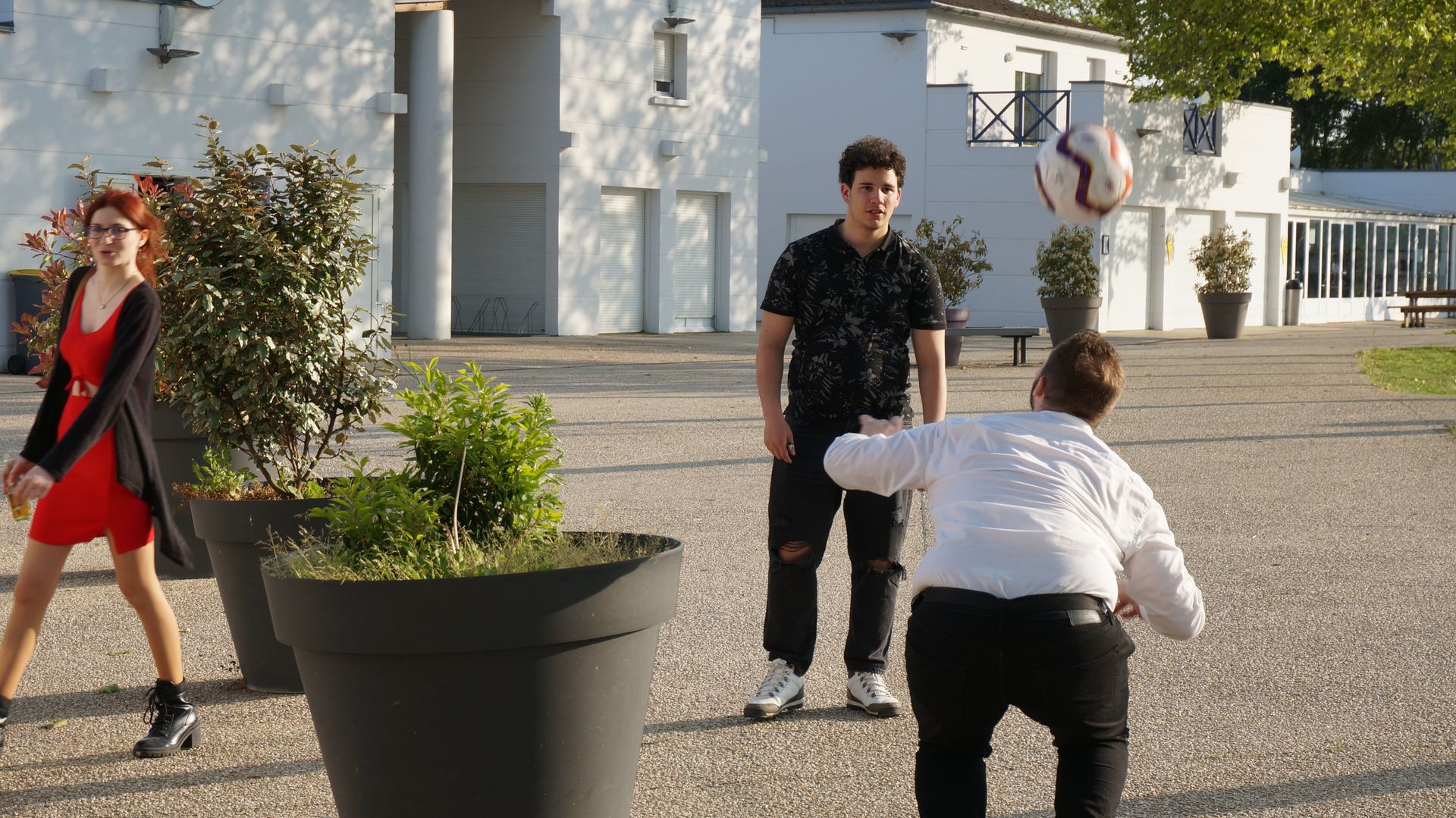 2023-05-18-(19h27m)-dsc04471-mama-razzi.jpg