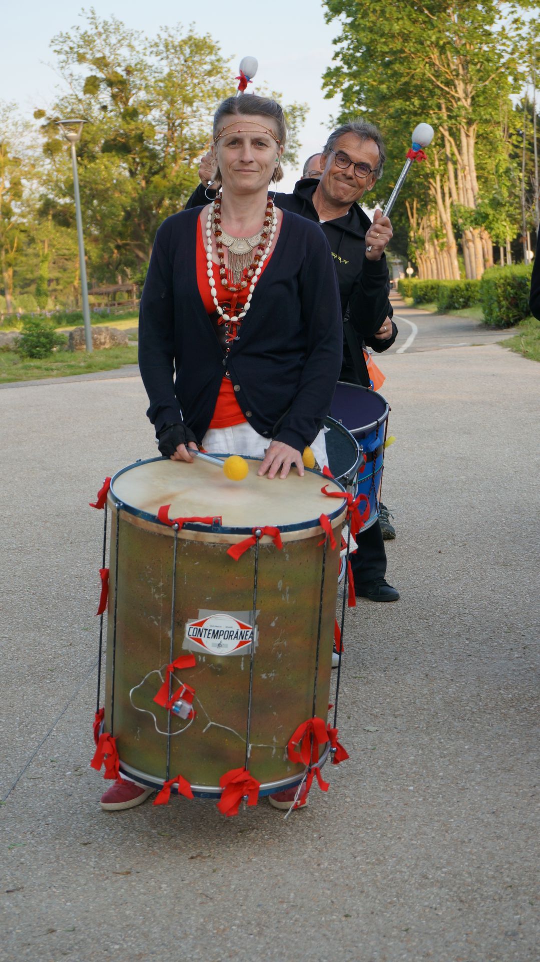 2023-05-18-(20h20m)-dsc04498-mama-razzi.jpg