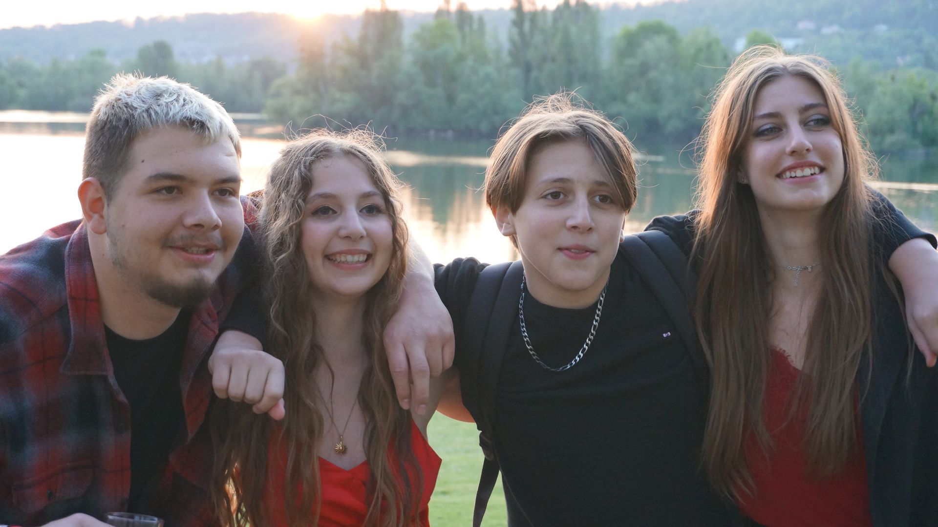2023-05-18-(21h08m)-dsc04587-mama-razzi.jpg