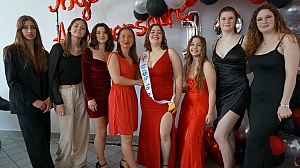 2023-05-18-(15h52m)-dsc04188-mama-razzi.jpg 2023-05-18-(15h52m)-dsc04188-mama-razzi.jpg