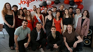 2023-05-18-(15h56m)-dsc04212-mama-razzi.jpg 2023-05-18-(15h56m)-dsc04212-mama-razzi.jpg