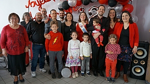 2023-05-18-(16h53m)-dsc04247-mama-razzi.jpg 2023-05-18-(16h53m)-dsc04247-mama-razzi.jpg