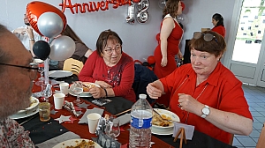 2023-05-18-(16h55m)-dsc04264-mama-razzi.jpg 2023-05-18-(16h55m)-dsc04264-mama-razzi.jpg