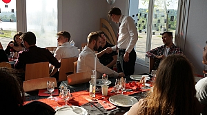 2023-05-18-(18h40m)-dsc04402-mama-razzi.jpg 2023-05-18-(18h40m)-dsc04402-mama-razzi.jpg