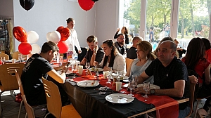 2023-05-18-(18h40m)-dsc04406-mama-razzi.jpg 2023-05-18-(18h40m)-dsc04406-mama-razzi.jpg