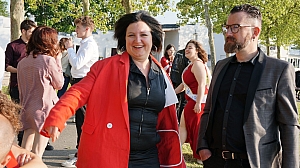 2023-05-18-(19h25m)-dsc04464-mama-razzi.jpg 2023-05-18-(19h25m)-dsc04464-mama-razzi.jpg