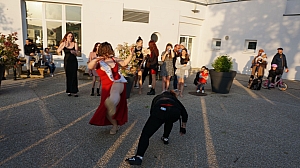 2023-05-18-(20h29m)-dsc04513-mama-razzi.jpg 2023-05-18-(20h29m)-dsc04513-mama-razzi.jpg