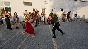 2023-05-18-(20h29m)-dsc04516-mama-razzi.jpg 2023-05-18-(20h29m)-dsc04516-mama-razzi.jpg