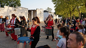 2023-05-18-(20h31m)-dsc04526-mama-razzi.jpg 2023-05-18-(20h31m)-dsc04526-mama-razzi.jpg