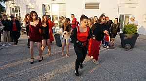 2023-05-18-(20h38m)-dsc04533-mama-razzi.jpg 2023-05-18-(20h38m)-dsc04533-mama-razzi.jpg