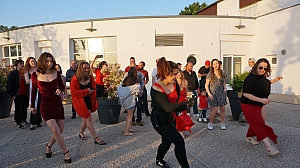 2023-05-18-(20h38m)-dsc04535-mama-razzi.jpg 2023-05-18-(20h38m)-dsc04535-mama-razzi.jpg
