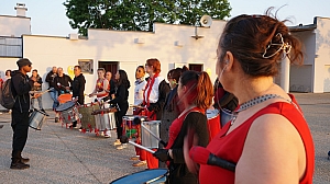 2023-05-18-(20h51m)-dsc04543-mama-razzi.jpg 2023-05-18-(20h51m)-dsc04543-mama-razzi.jpg