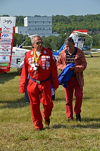 2023-05-25-(16h35m)-dsc_4890-mama-razzi.jpg 2023-05-25-(16h35m)-dsc_4890-mama-razzi.jpg