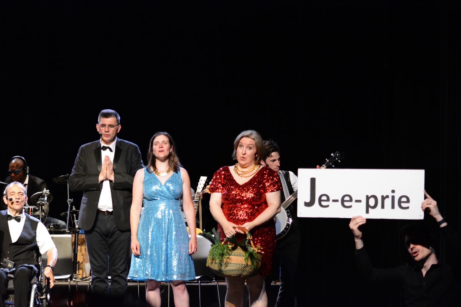 2023-06-23-(21h53)-dsc_0315-mama-razzi.jpg